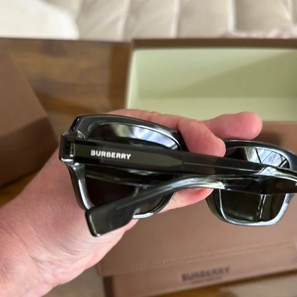NIB Burberry Eldon Green 0BE4349 Sunglasses with Brown Case and  Accessories NIB Burberry Eldon Green 0BE4349 Sunglasses with Brown Case  main image 3